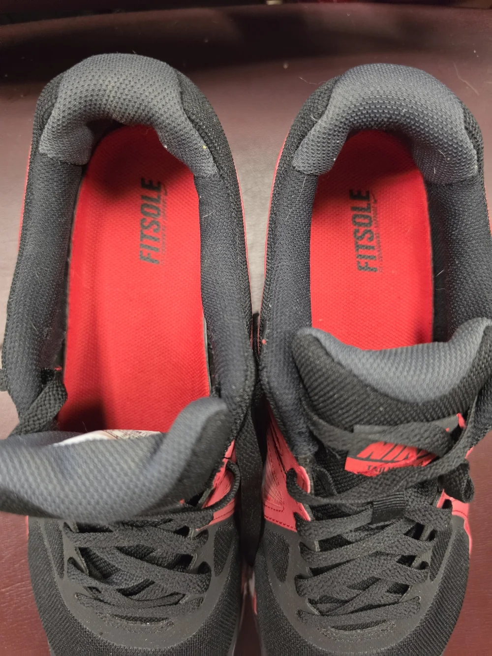 AIRMAX 453976-006 Running Mens Sz 13 Black & Red Shoes Nice